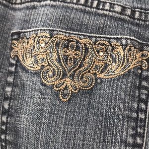 Women’s Chico platinum jeans Sz 2 short (Sku 28)